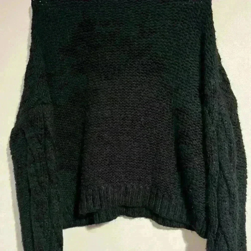 Women’s Ariel size S black sweater EUC